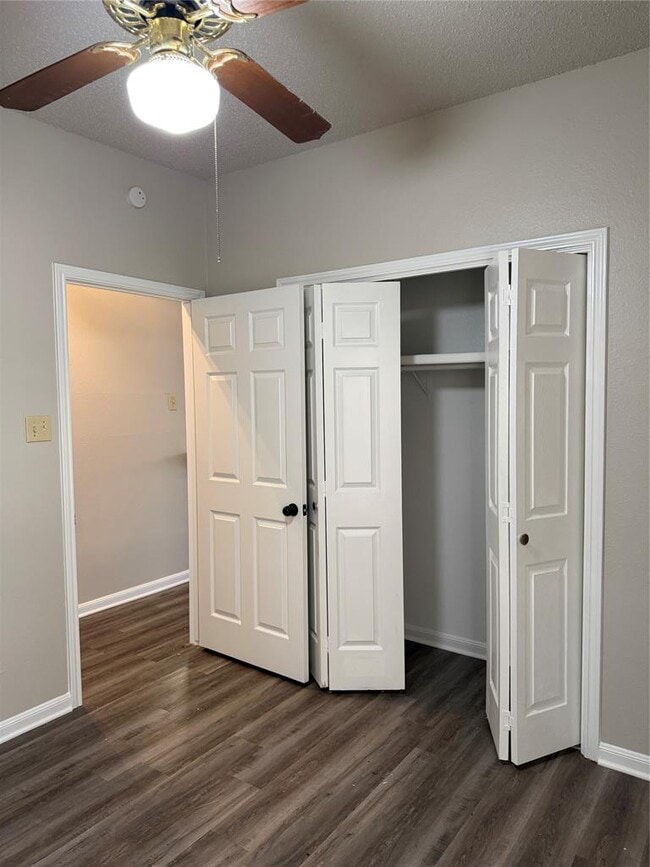 Building Photo - 6501 Columbia Oaks Ct