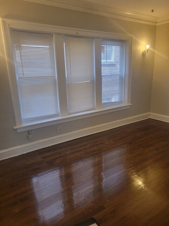 Building Photo - 7918 S Essex Ave