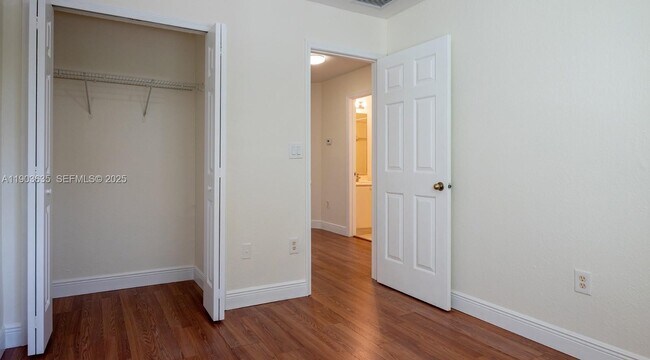 Building Photo - 2831 SE 15th Rd