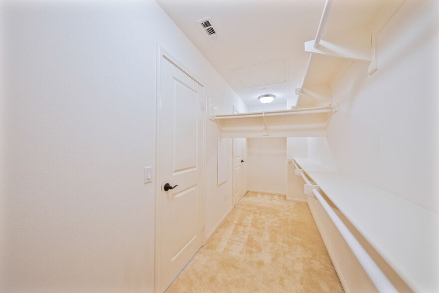 Building Photo - 372 Cardinal Ln