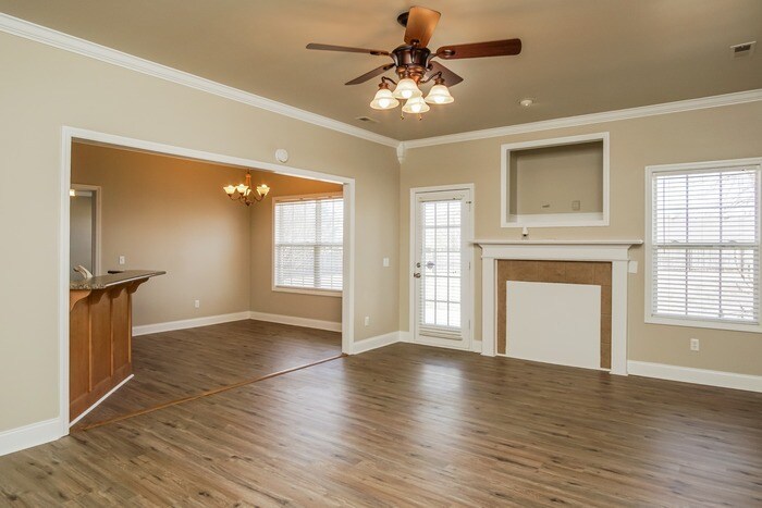 Building Photo - 223 Duck Creek Dr