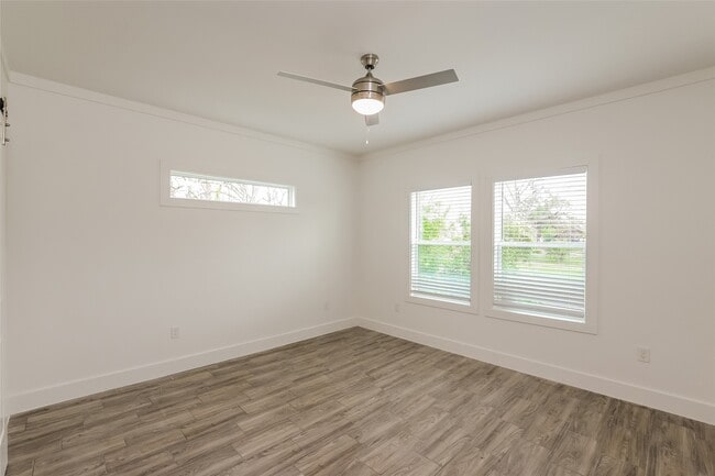 Building Photo - 3127 Bay St