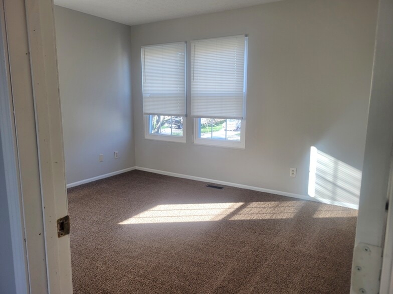 Building Photo - 2695 Four Seasons Dr