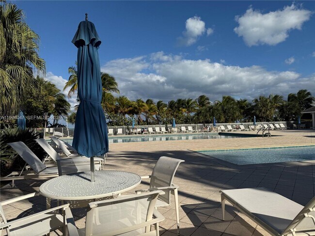 Building Photo - 881 Ocean Dr