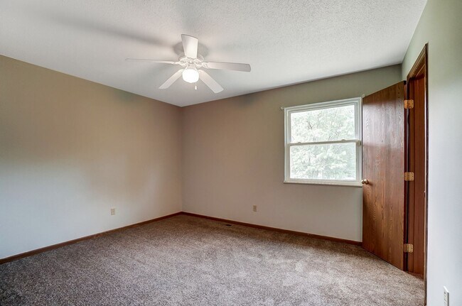 Building Photo - 3540 Willow Run Dr