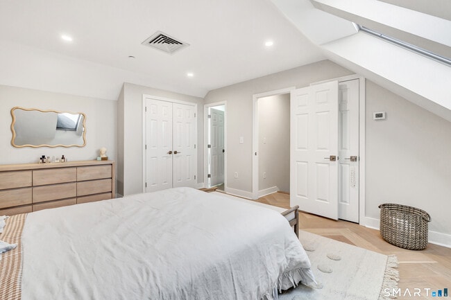 Building Photo - 43 Harbor Dr