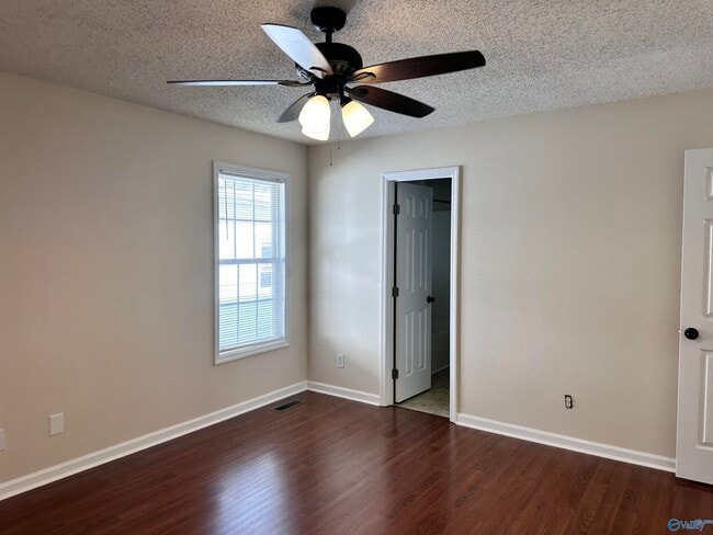Building Photo - 1305 McCullough Ave NE