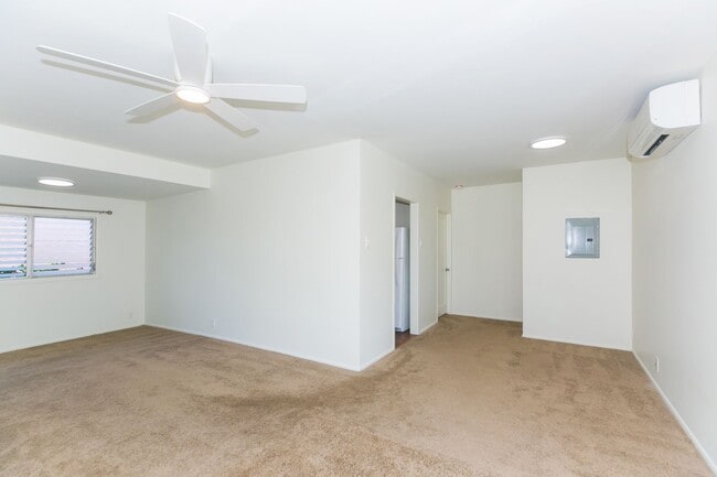 Building Photo - 4715b Kahala Ave