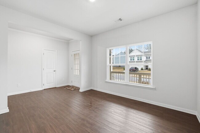 Building Photo - 520 Edgemore Rd