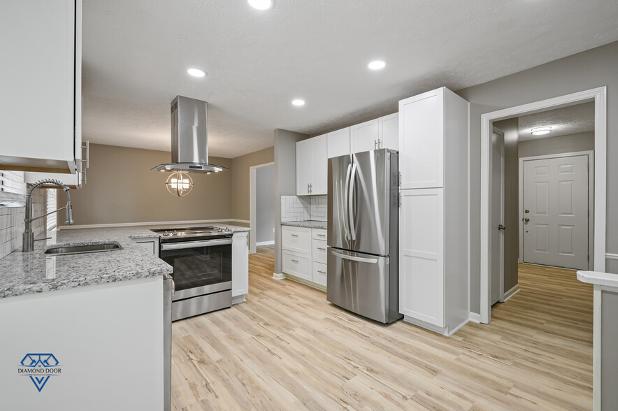 Building Photo - 4400 Chartley Ln