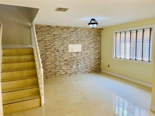Building Photo - 6225 SW Kendale Lakes Cir
