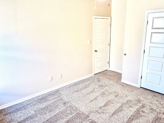 Building Photo - Beautiful 3-Bed Oasis with Granite Touches in Lubbock – 1650 Sq. Ft. of Comfort!
