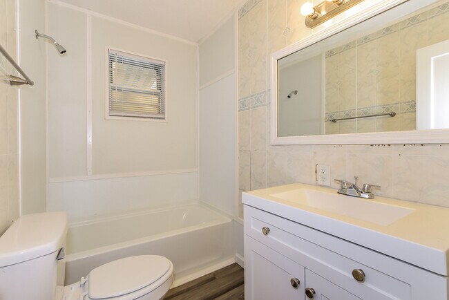 Building Photo - 2512 Elderberry Dr