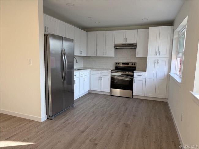 Building Photo - 5 Colonial Dr