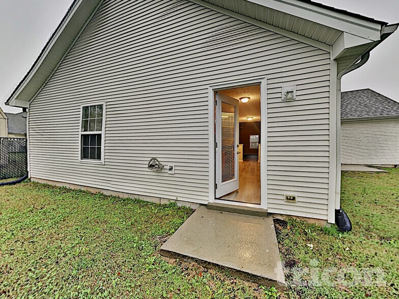 Building Photo - 2829 Elijah Dr