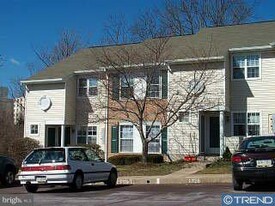 Building Photo - 1726 Rosewood Ct