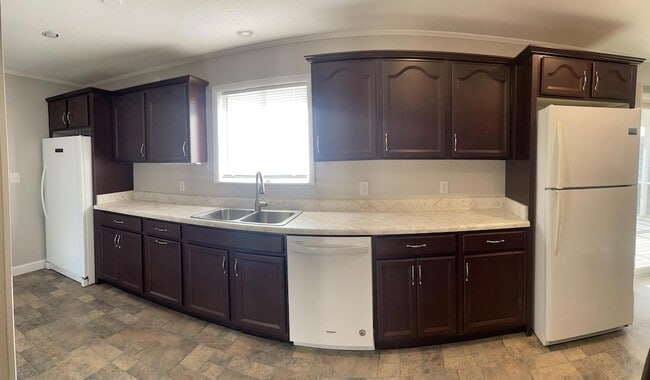 Building Photo - 3840 Forestview Dr NW