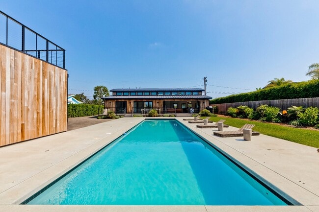 Building Photo - 6711 Wandermere Rd