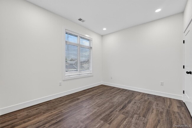 Building Photo - 19 Welling Pl