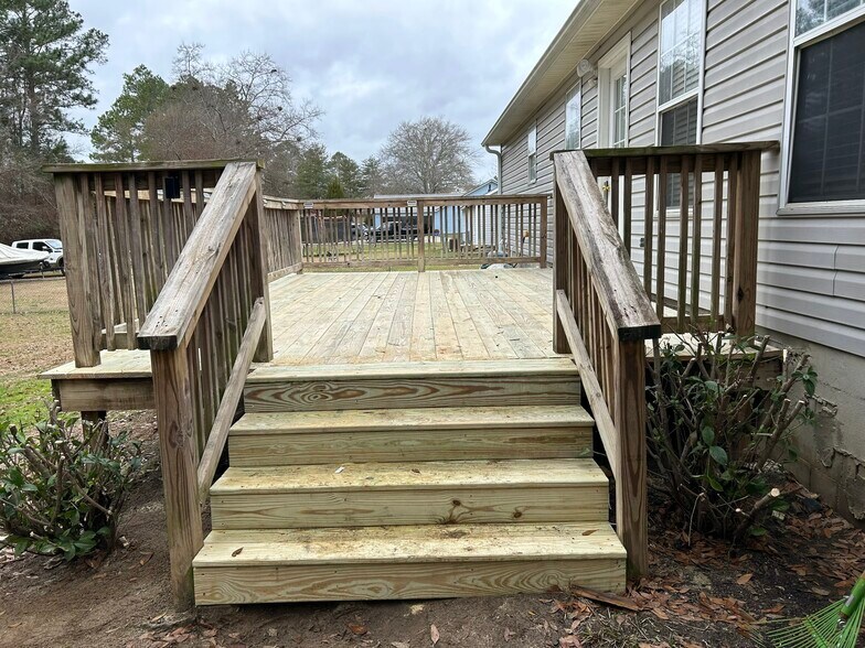 Building Photo - 111 Mockingbird Dr