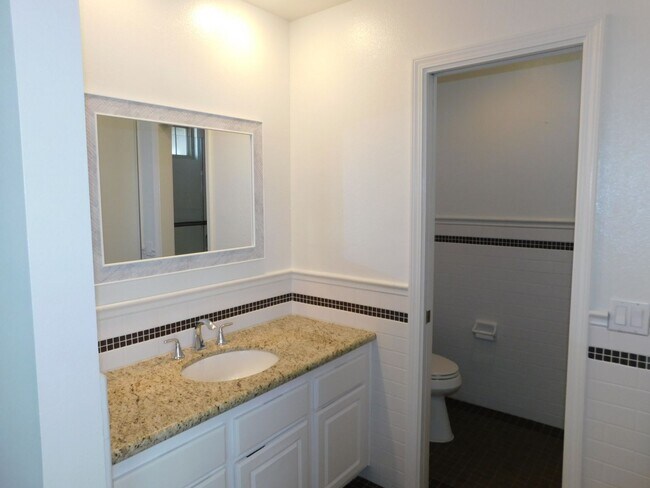 Building Photo - Charming 4 Bed, 2 Bath, Single-Story home in Fullerton.