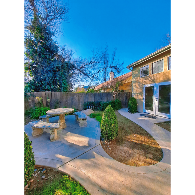 Building Photo - Spacious 5-Bedroom Fresno Home with Garage and Backyard!