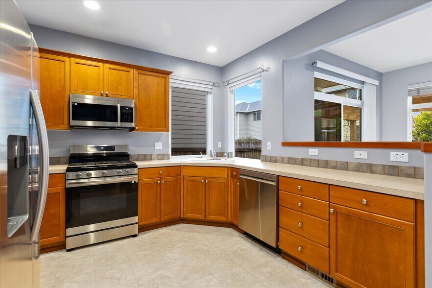 Building Photo - 5926 SE 2nd Ct