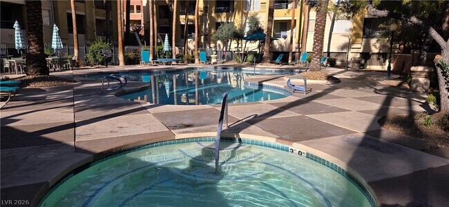 Building Photo - 210 E Flamingo Rd