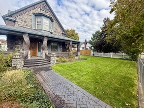 Building Photo - Victorian Charmer – 3 Bed, 1.75 Bath – Utilities Included!