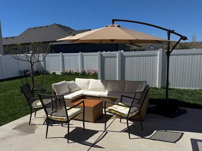 Building Photo - 6953 Canyon Meadows Dr