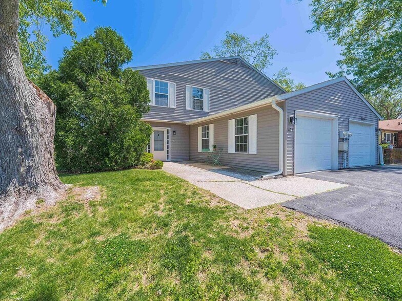 Building Photo - 3123 S Eden Dr