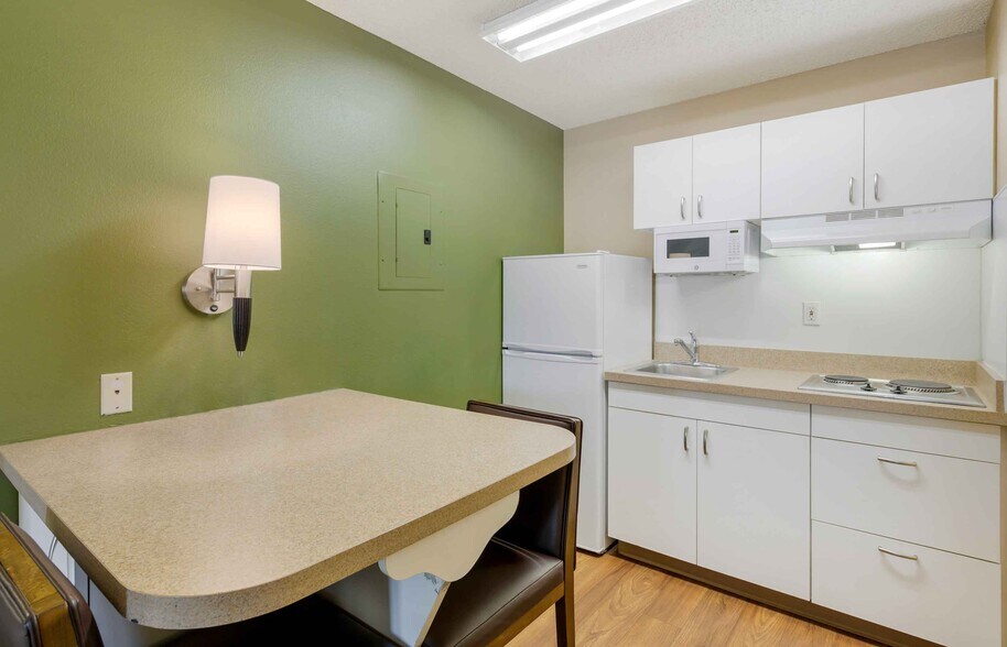 Building Photo - Furnished Studio-Los Angeles - LAX Airport - El Segundo