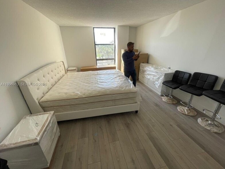 Building Photo - 2350 NE 135th St