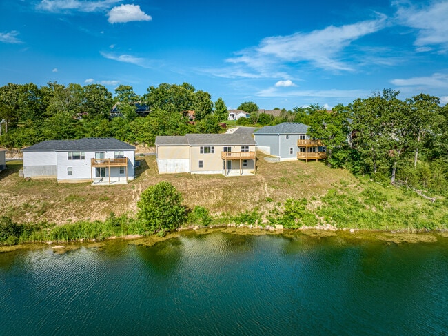 Primary Photo - 204 E Sunset Cove Ln
