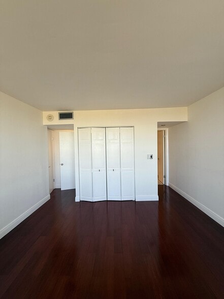 Building Photo - 780 NE 69th St