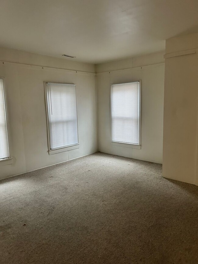 Building Photo - One bedroom apartment