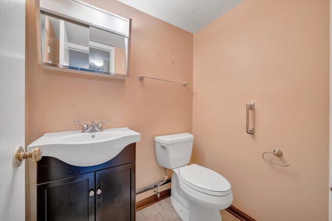 Building Photo - 104 Southampton Ct