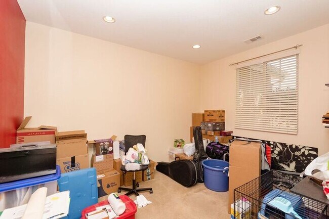 Building Photo - 4 Bed Home for Rent Palmdale CA 93551