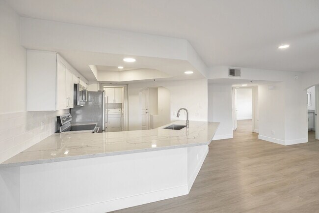 Building Photo - Biltmore Area Condo with Camelback Mountain View!