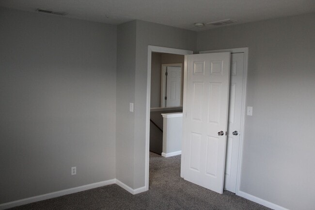 Building Photo - Now Available! Spacious 3 BR in Avon Schools