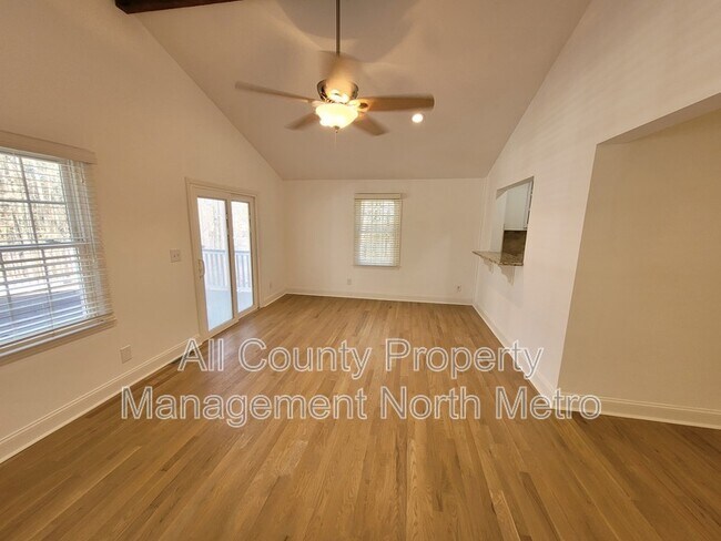 Building Photo - 180 Crestwood Ct