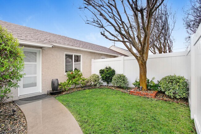 Building Photo - Burbank Commons