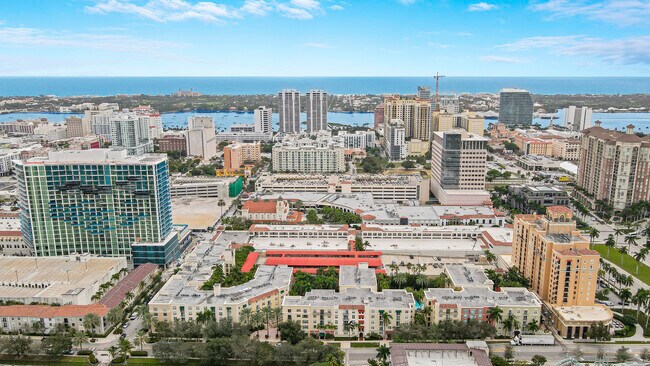 Building Photo - 630 S Sapodilla Ave