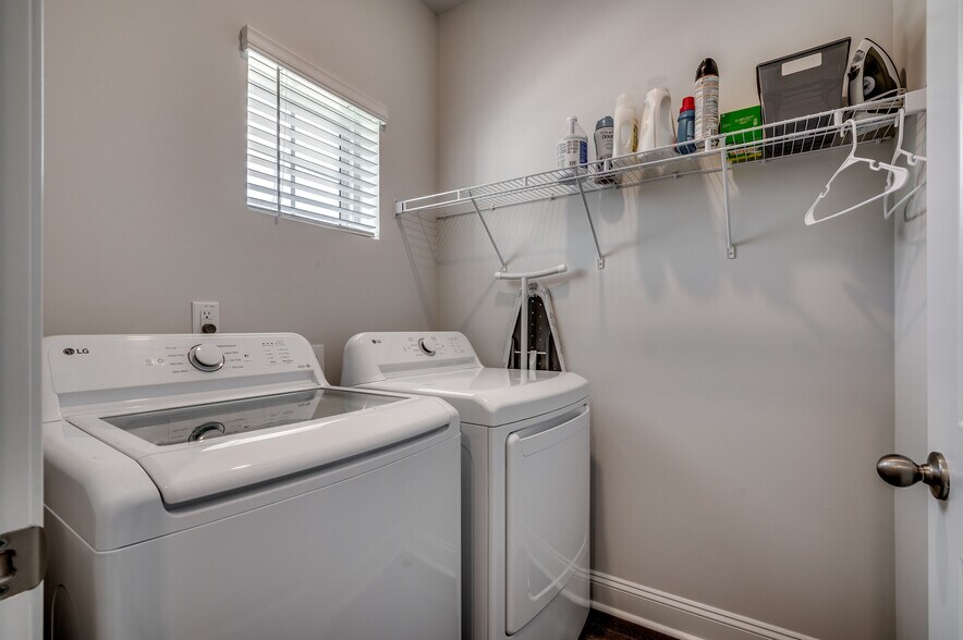 Washer Dryer incl - 487 Waterend Dr