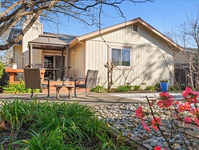 Building Photo - 349 Almond Way