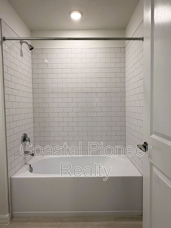 Building Photo - 17614 Pleasantview Blvd