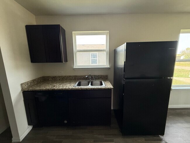 Building Photo - 330 Glenbrook