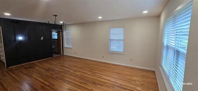 Building Photo - 609 Del Norte St