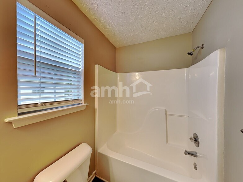 Building Photo - 3626 Clubside Walk NW