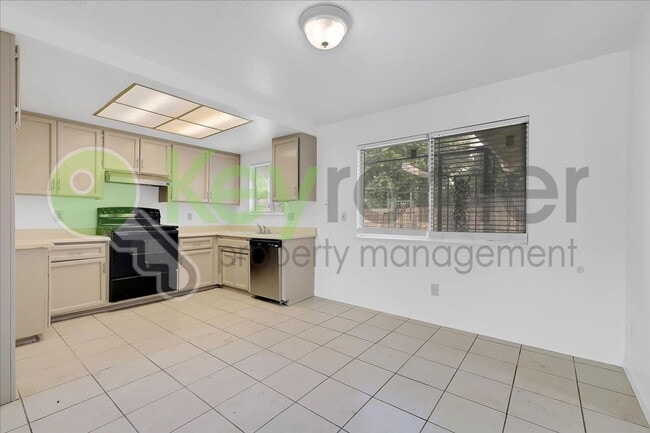 Building Photo - 10 Dempster Ct
